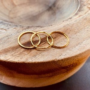 NWT Gorjana G Ring Set (set of 3) (gold)